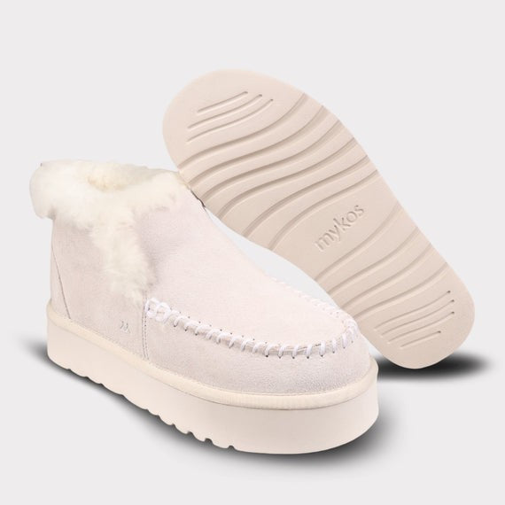 MYKOS' Britt 'Women's Pull-On Slipper Bootie WINTER WHITE SZ 6          MW2450
