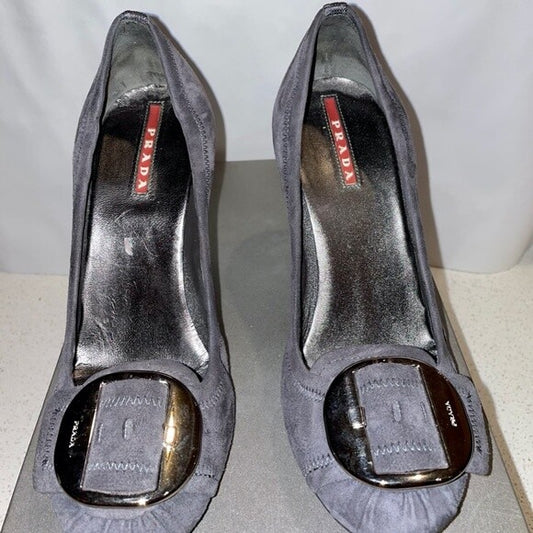 Prada "CALZTORE DONNA"  GREY SUEDE PUMP  SIZE 36 M